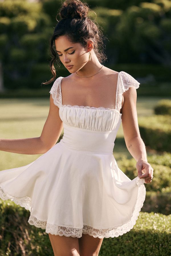 Cute Scalloped Cap Sleeve Square Neck Fitted Flare Mini Summer Sundress - White Cute Scalloped Cap Sleeve Square Neck Fitted Flare Mini Summer Sundress - White