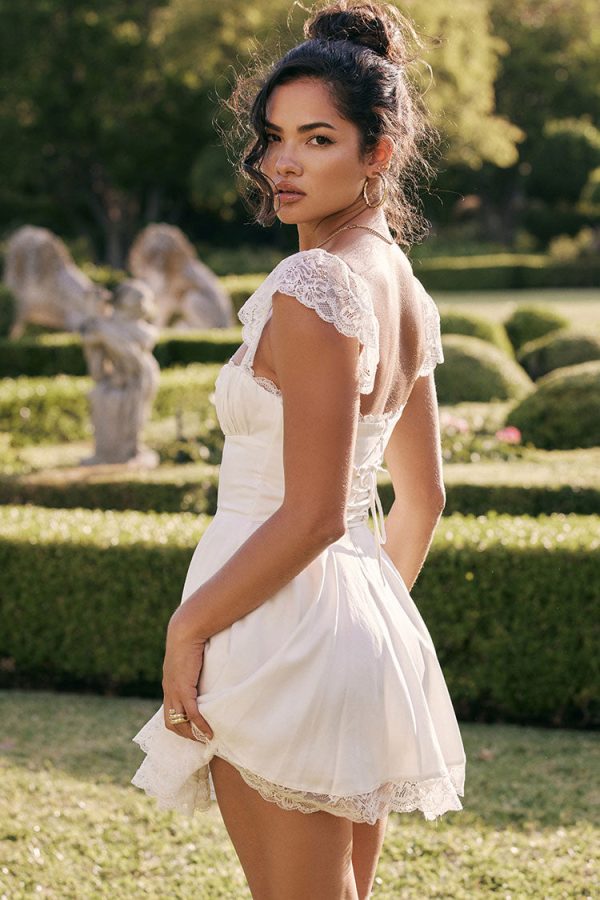 Cute Scalloped Cap Sleeve Square Neck Fitted Flare Mini Summer Sundress - White Cute Scalloped Cap Sleeve Square Neck Fitted Flare Mini Summer Sundress - White