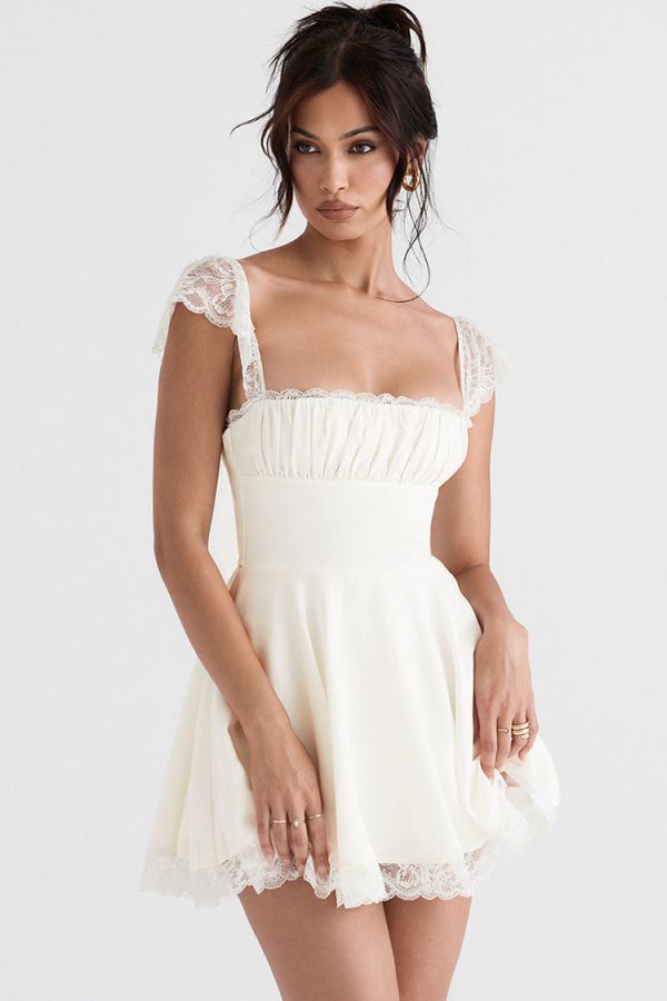 Cute Scalloped Cap Sleeve Square Neck Fitted Flare Mini Summer Sundress - White Cute Scalloped Cap Sleeve Square Neck Fitted Flare Mini Summer Sundress - White