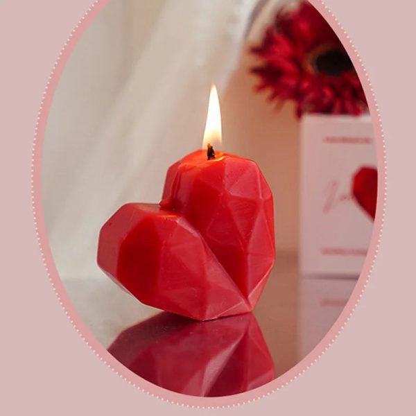 Heart-Shaped Scented Candle for Romantic Gifts Heart-Shaped Scented Candle for Romantic Gifts