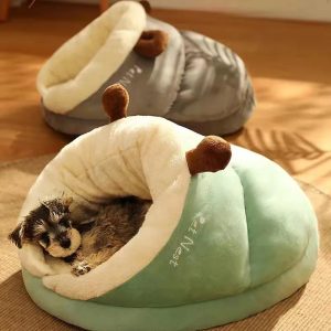 MADDEN Slipper-Shaped Dog Bed