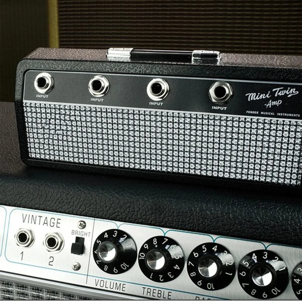 Wall Mounted Classic Radio Keychain Holder Wall Mounted Classic Radio Keychain Holder